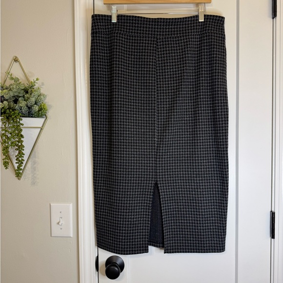 14th & Union Pencil Skirt - Picture 4 of 4